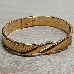 Monet Gold Tone Hinged Bangle Bracelet Vintage Costume Jewelry #55
